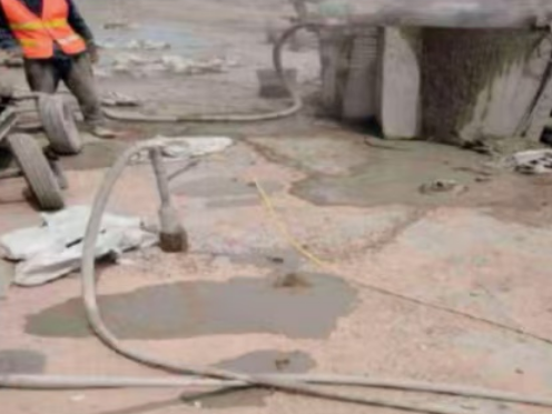 临江水泥混凝土路面板底注浆技术 路面脱空注浆整治方案